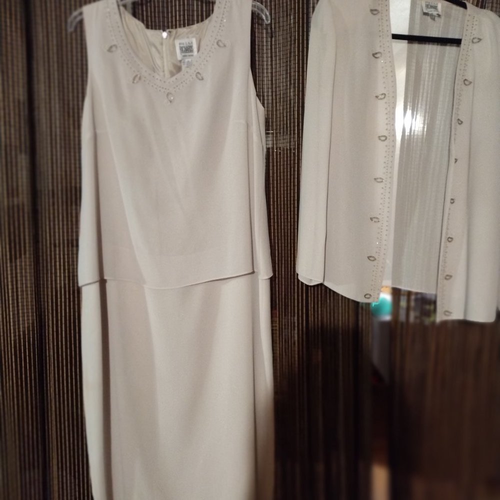 R+M Richards by Karen Kwong 2 pc evening dress w/Jacket Size 16 , color is Beige